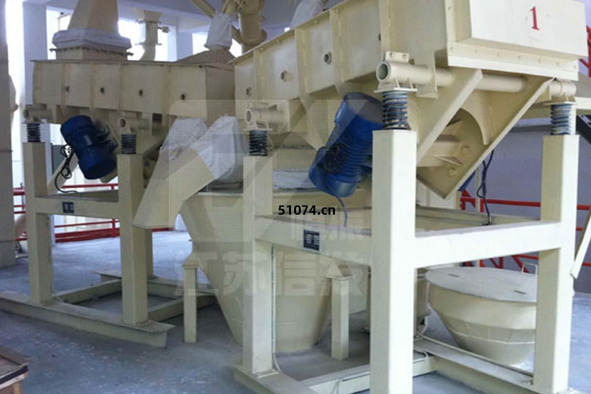 直(zhi)線(xian)振動篩現(xian)場照片(pian)