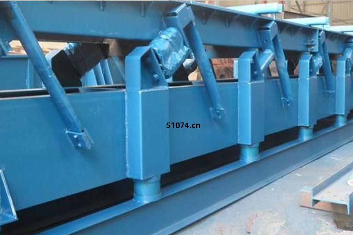 連(lian)桿振動輸送機(ji)的(de)結構原(yuan)理(li)及(ji)應用(yong)