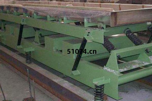 長距(ju)離(li)振動輸送機(ji)(偏(pian)心(xin)振動輸送機(ji) )的(de)優(you)勢特征(zheng)